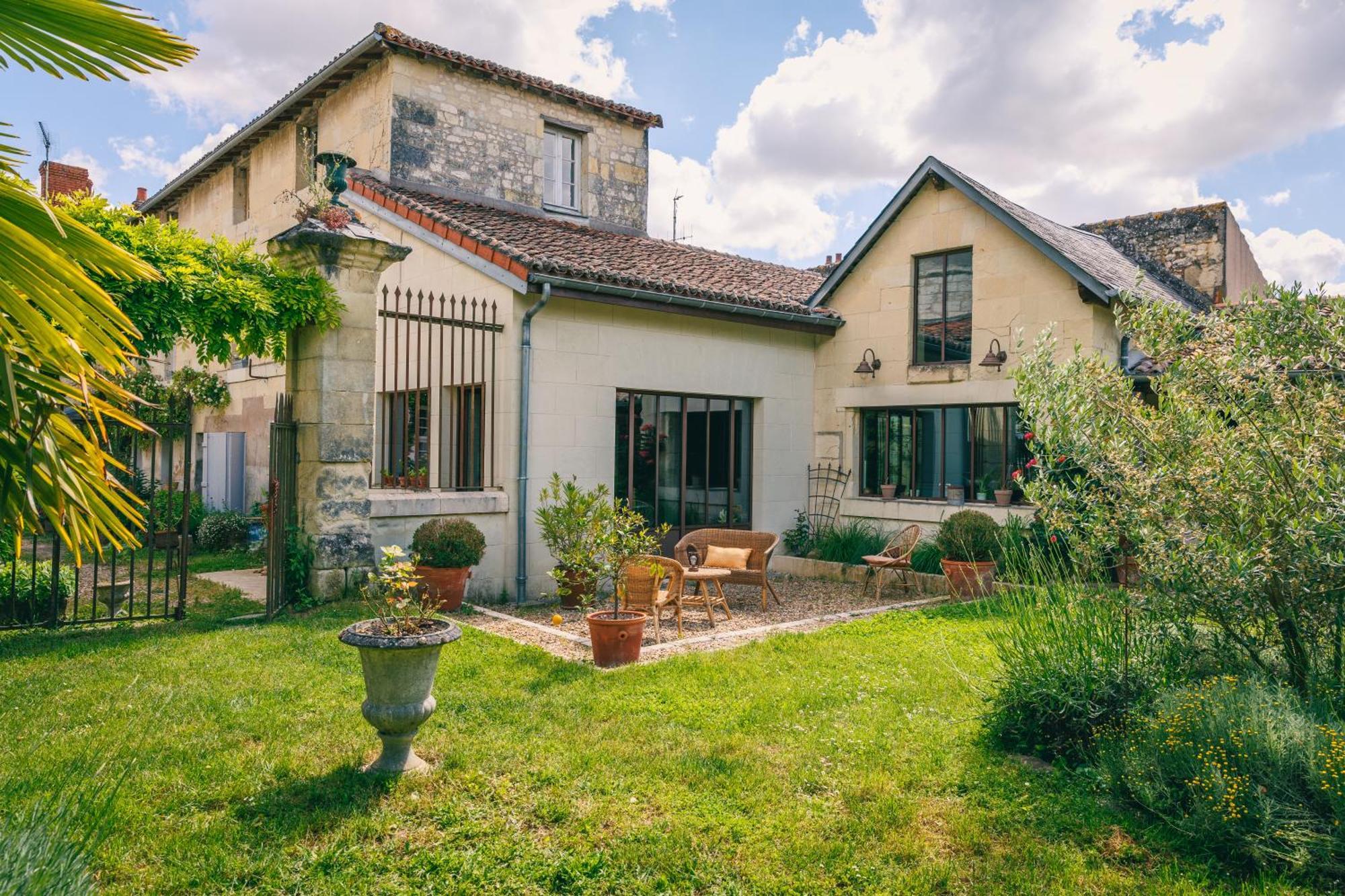 Le Prieure Sainte Croix Hotel Лудан Екстериор снимка