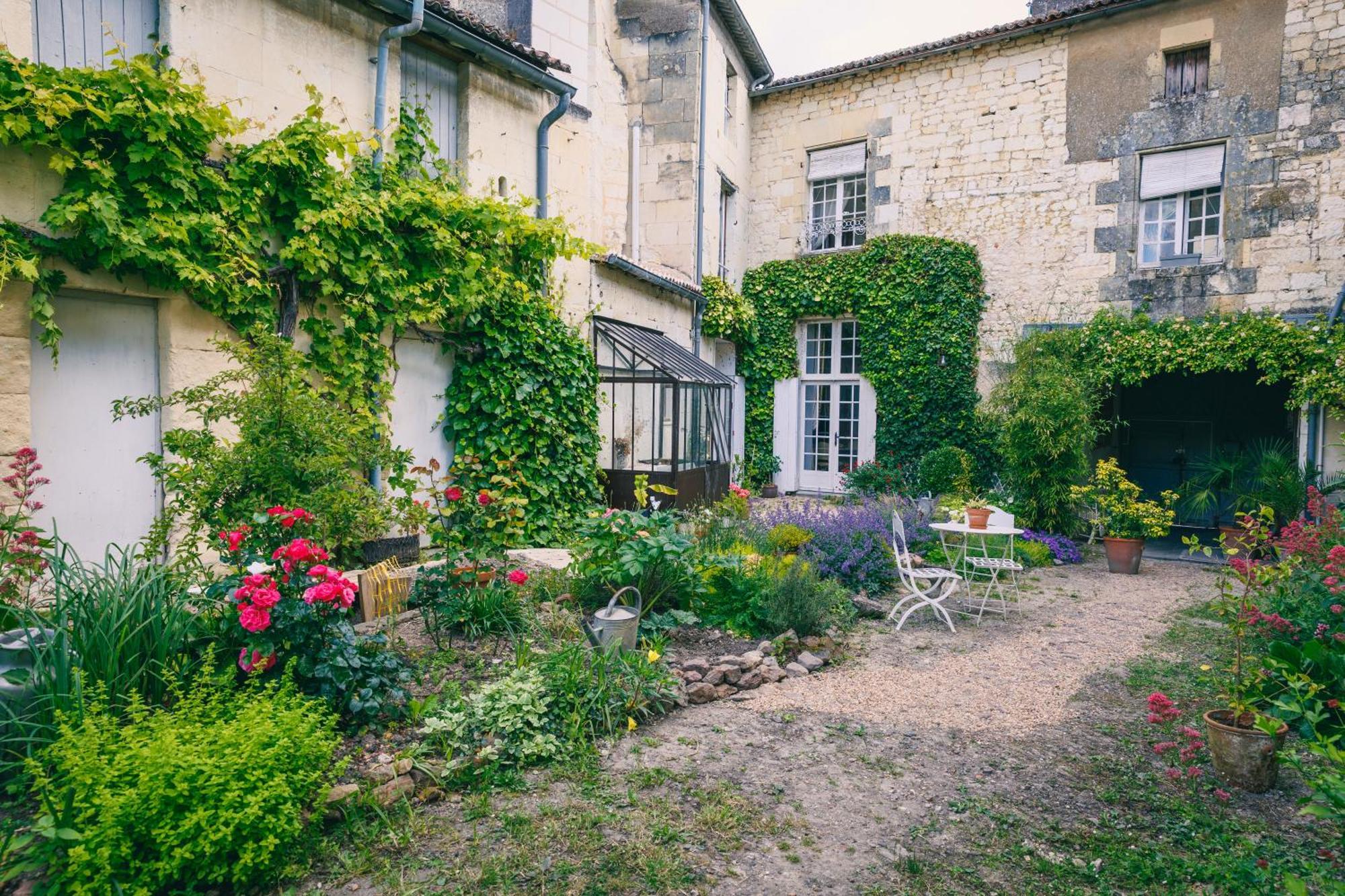 Le Prieure Sainte Croix Hotel Лудан Екстериор снимка