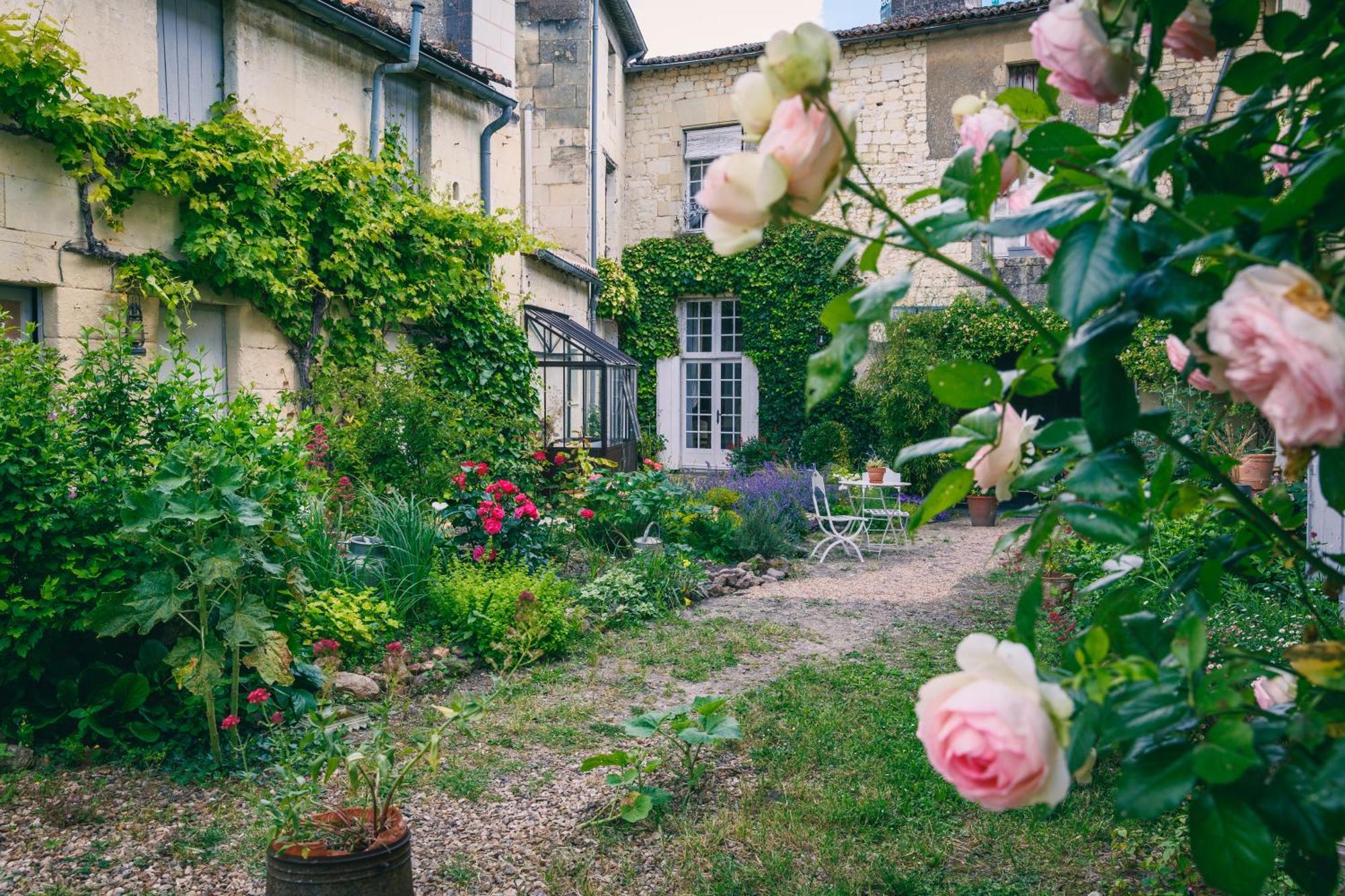Le Prieure Sainte Croix Hotel Лудан Екстериор снимка