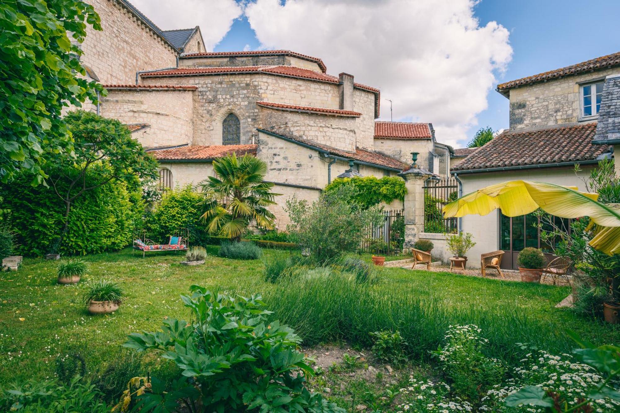 Le Prieure Sainte Croix Hotel Лудан Екстериор снимка