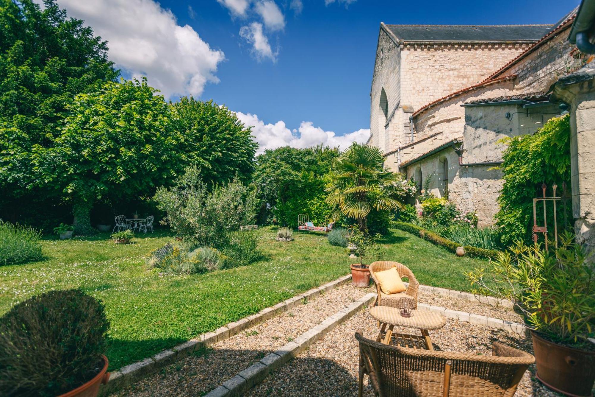 Le Prieure Sainte Croix Hotel Лудан Екстериор снимка