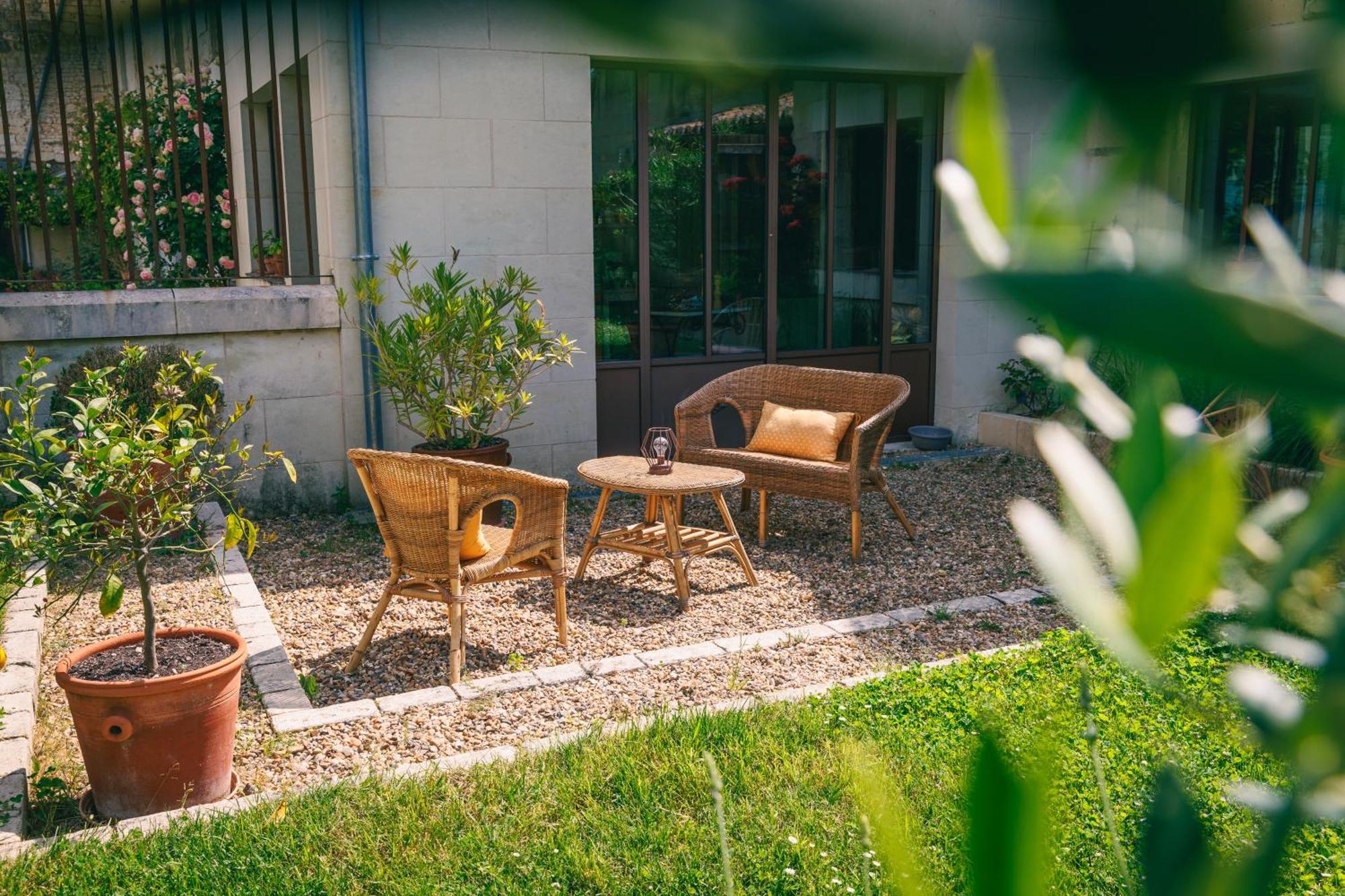 Le Prieure Sainte Croix Hotel Лудан Екстериор снимка