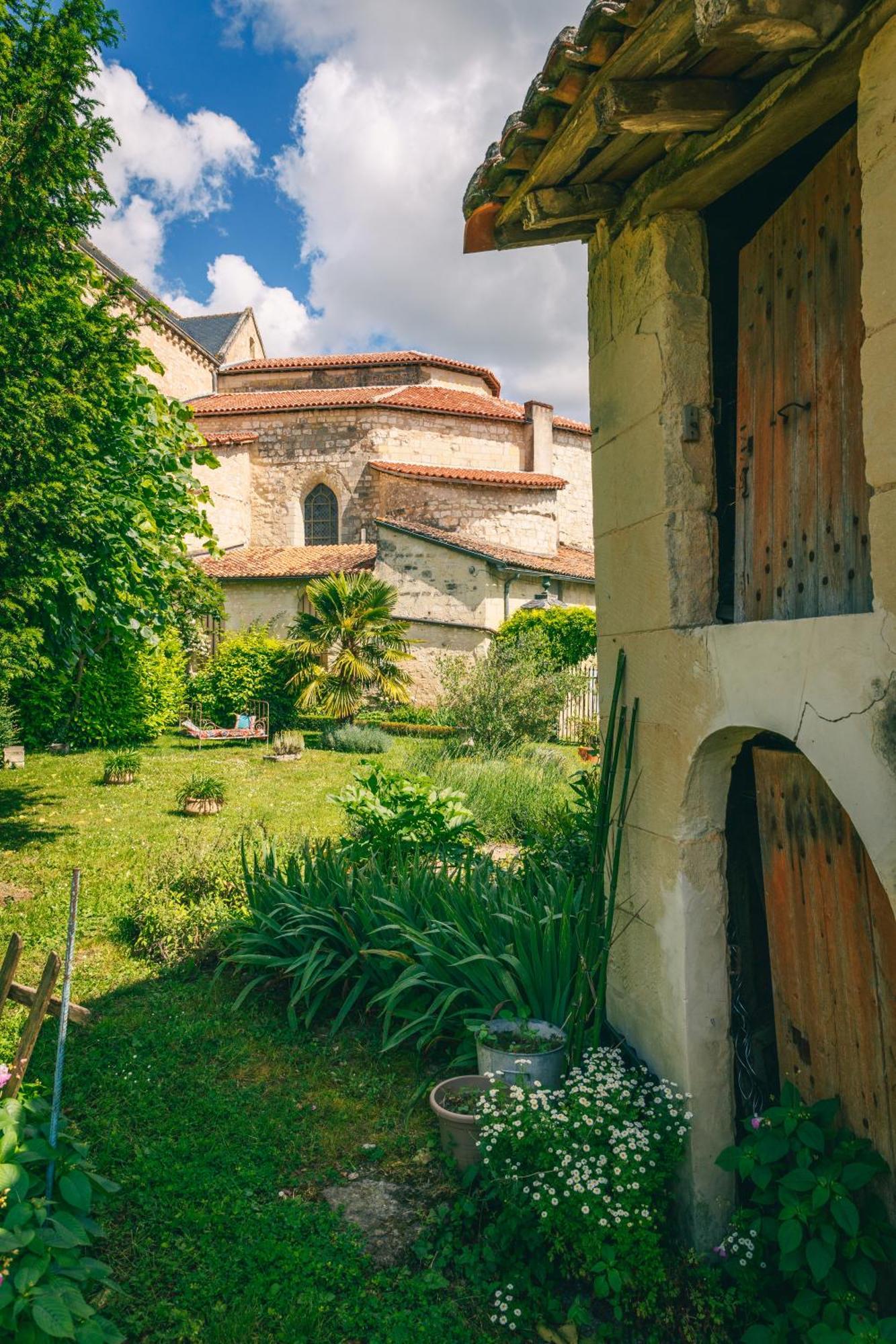 Le Prieure Sainte Croix Hotel Лудан Екстериор снимка