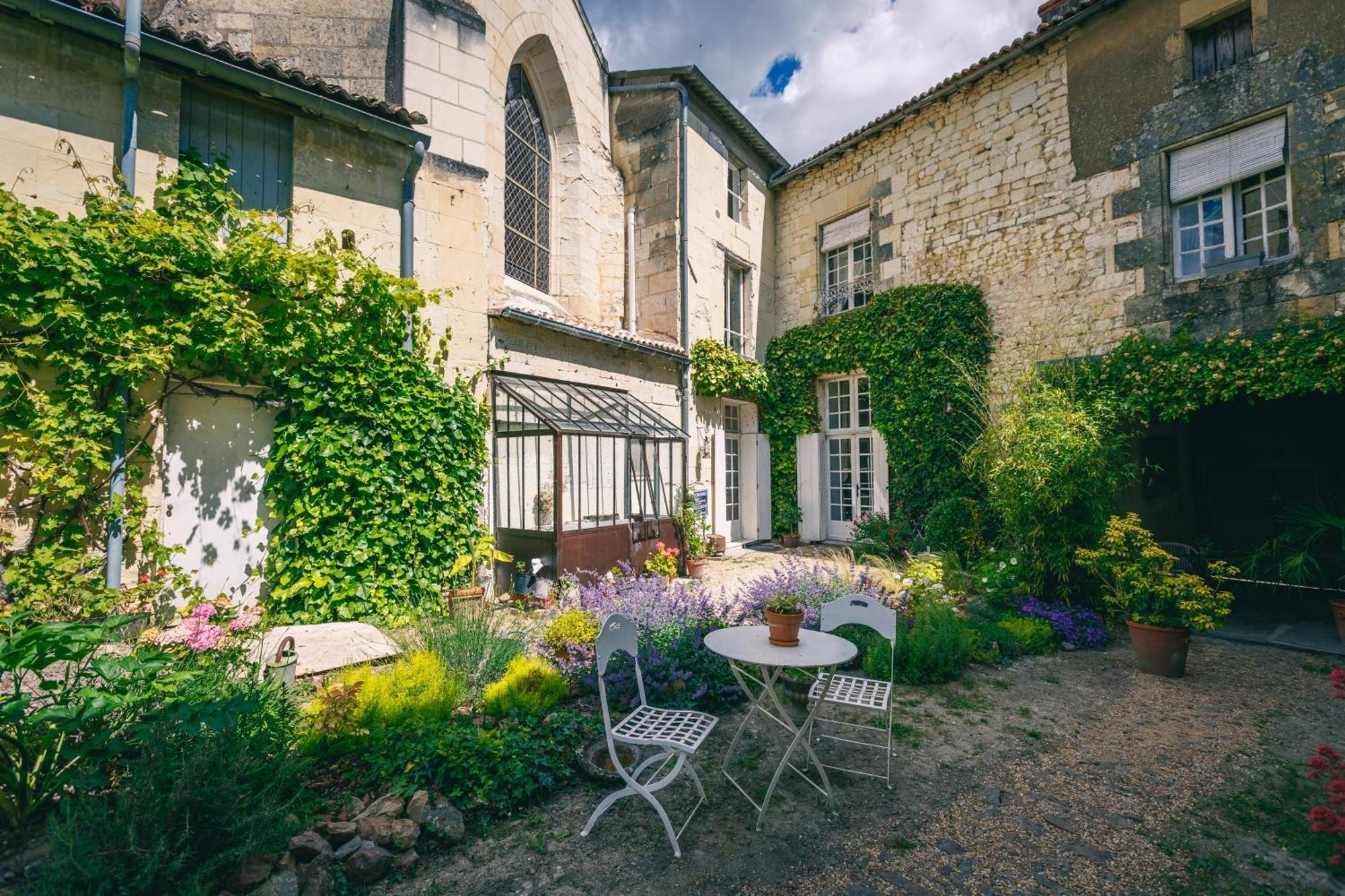 Le Prieure Sainte Croix Hotel Лудан Екстериор снимка