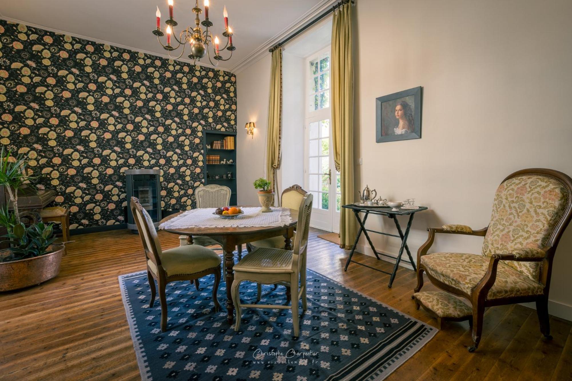 Le Prieure Sainte Croix Hotel Лудан Екстериор снимка