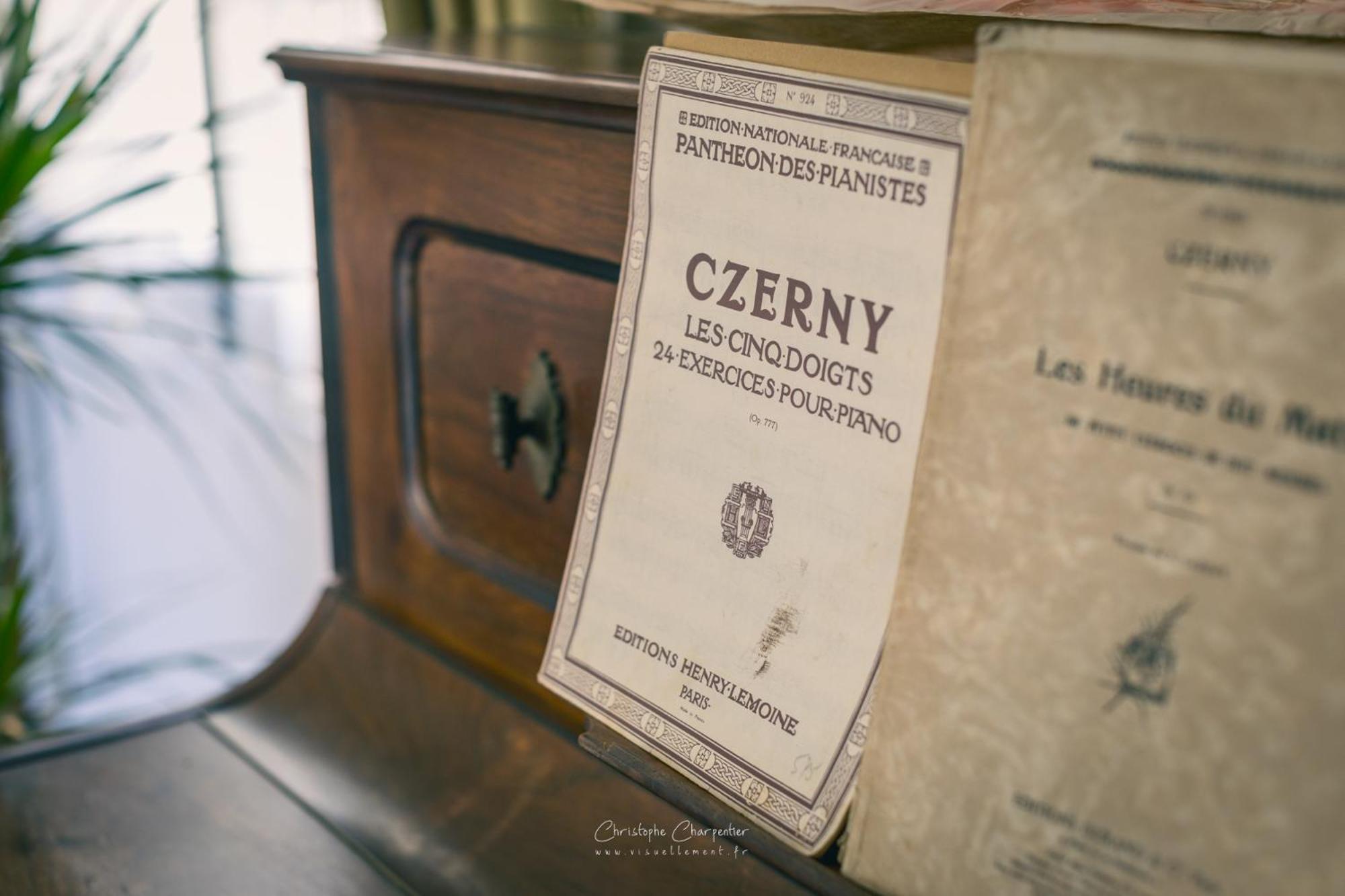 Le Prieure Sainte Croix Hotel Лудан Екстериор снимка