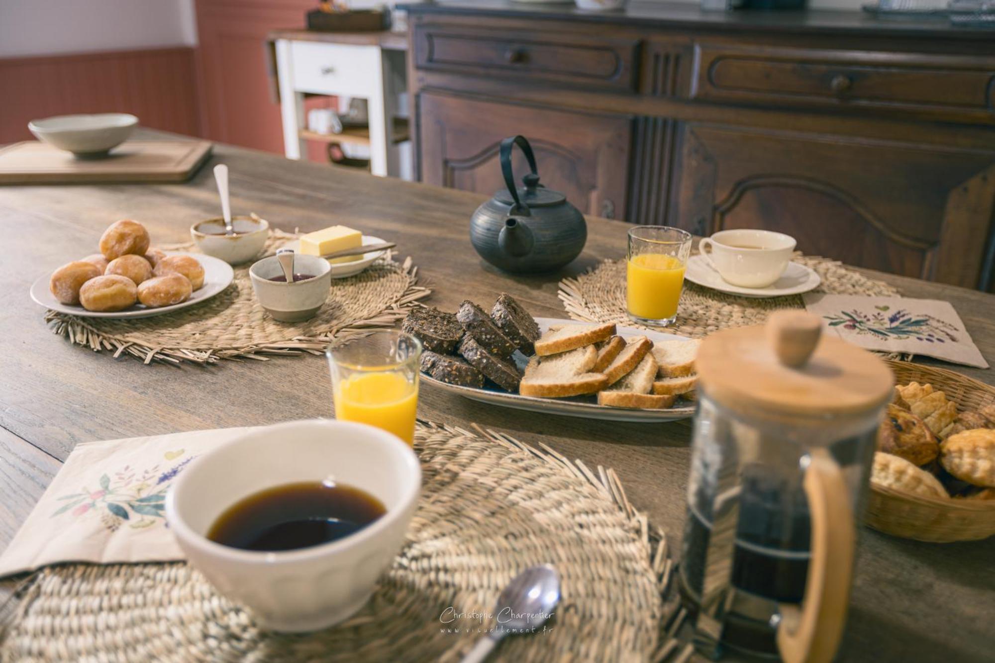 Le Prieure Sainte Croix Hotel Лудан Екстериор снимка