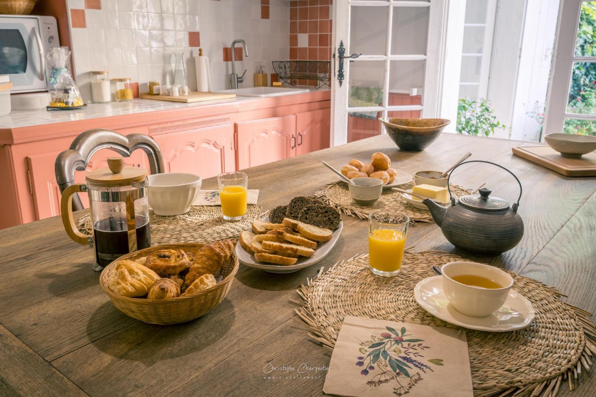 Le Prieure Sainte Croix Hotel Лудан Екстериор снимка