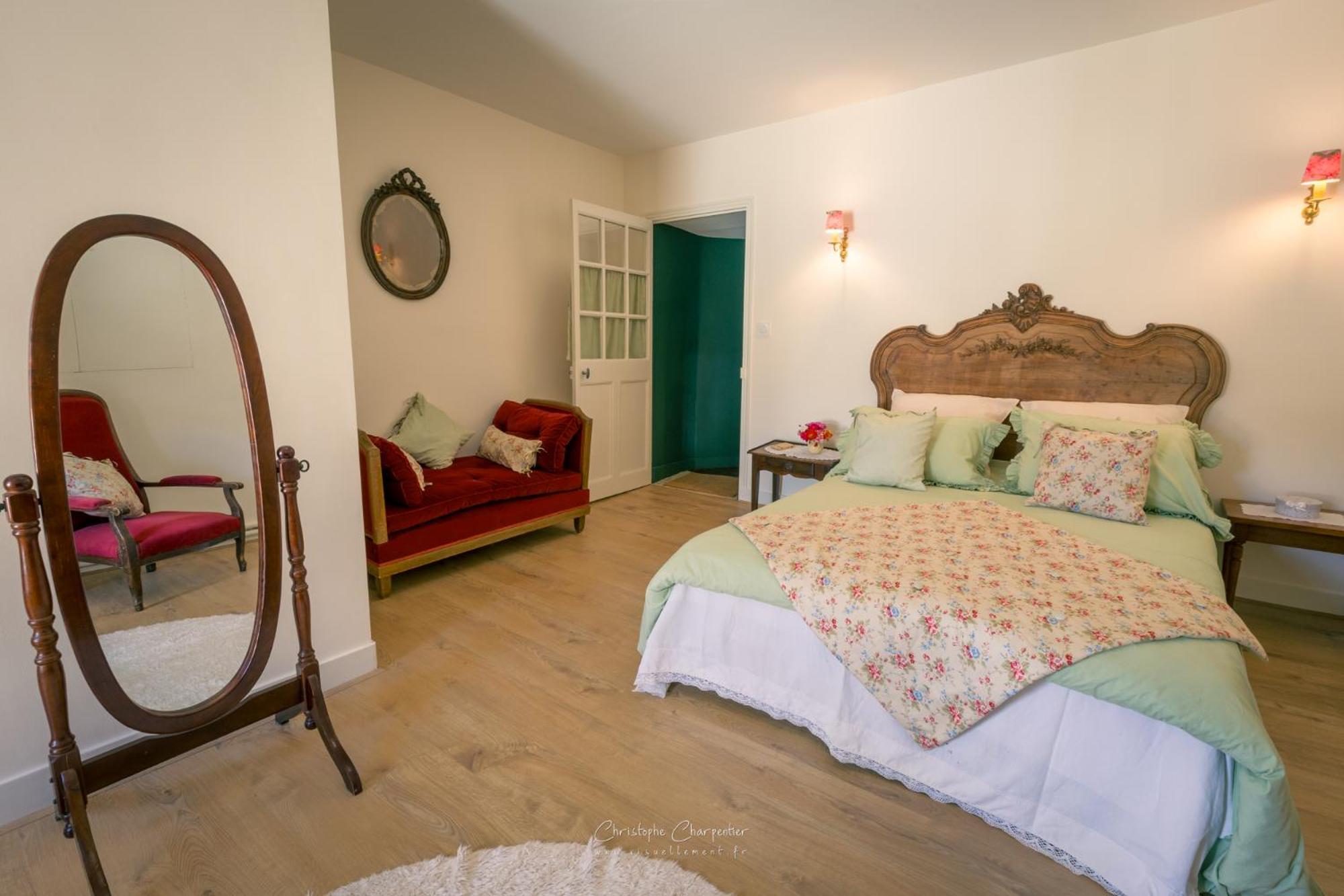 Le Prieure Sainte Croix Hotel Лудан Екстериор снимка