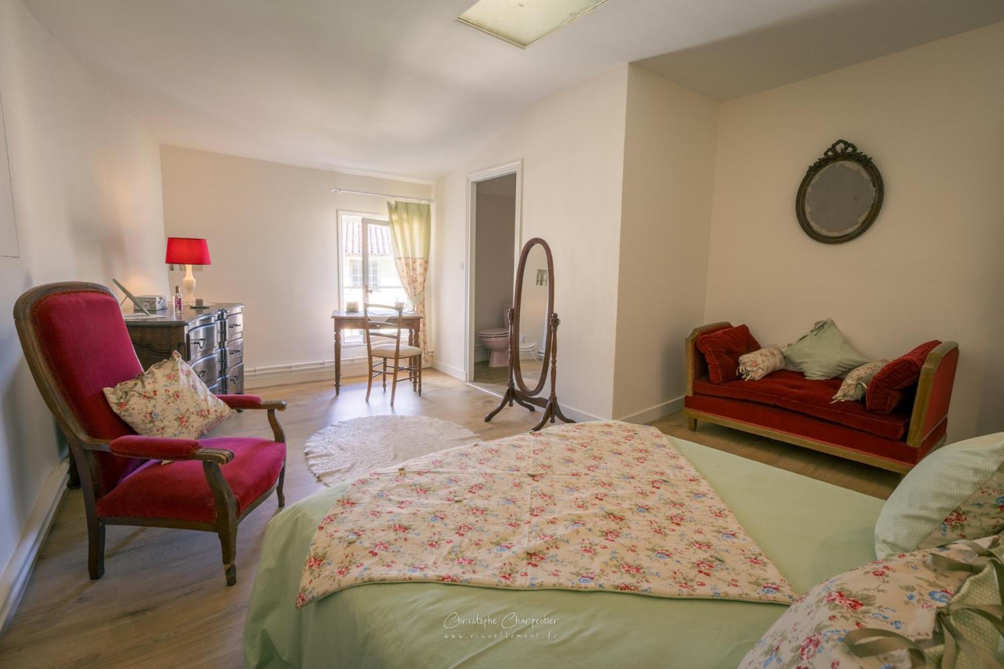 Le Prieure Sainte Croix Hotel Лудан Екстериор снимка