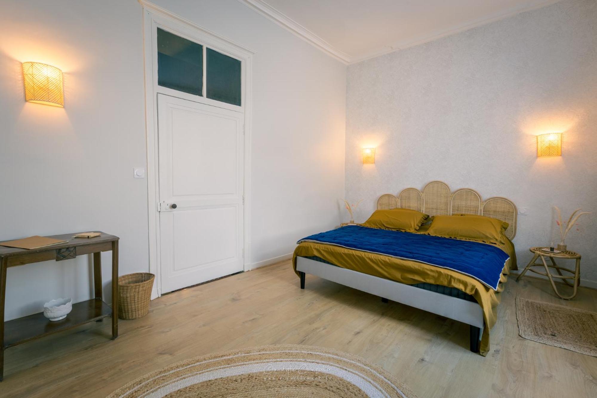 Le Prieure Sainte Croix Hotel Лудан Екстериор снимка